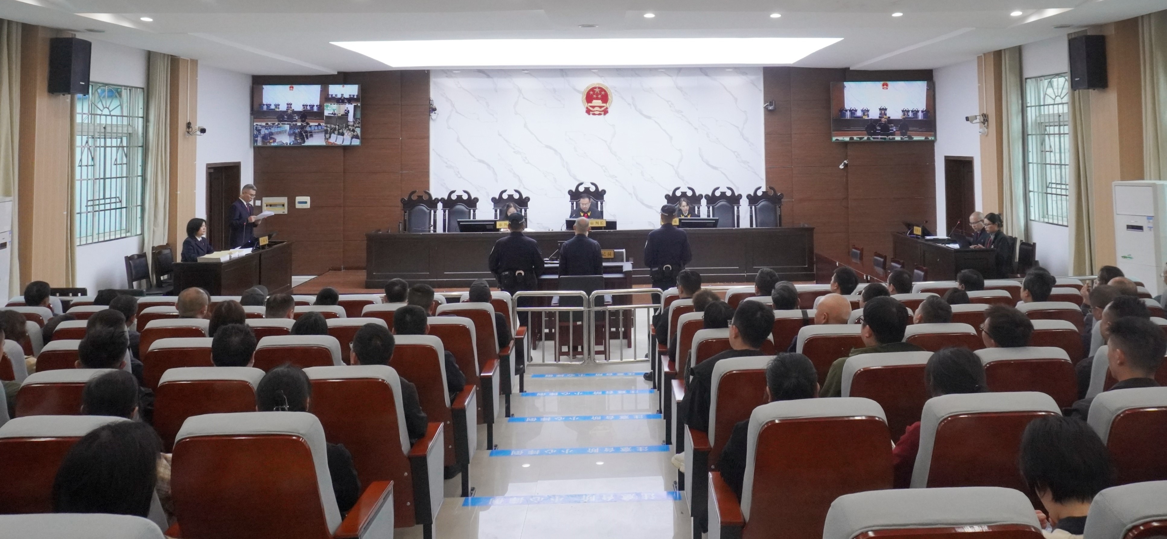 (三)刘检出庭支持公诉(汤忠泽案) (2).jpg